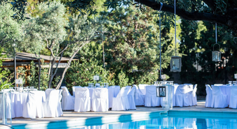 Read more about the article Organizing a Budget-Friendly Destination Wedding in Greece